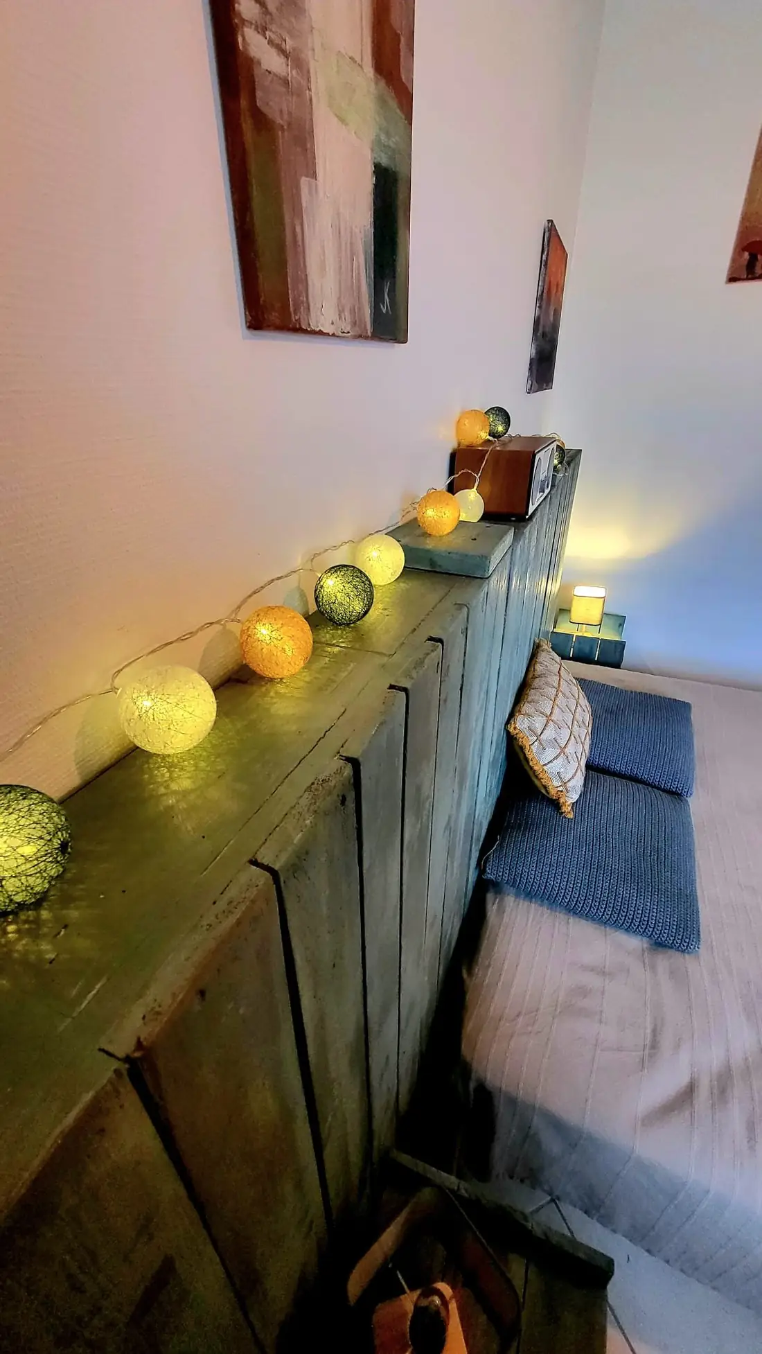 Ambiance chaleureuse de la chambre
