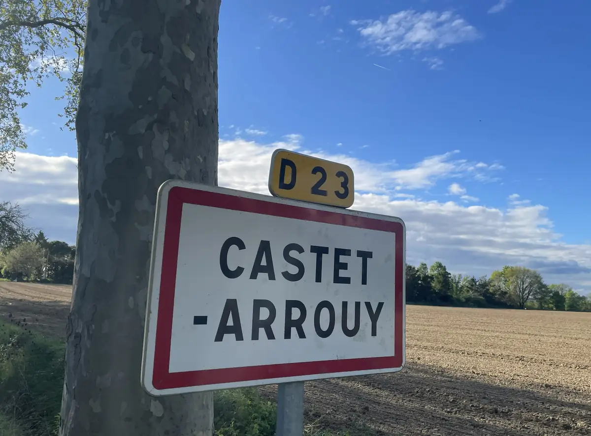 Panneau de Castet-Arrouy dans le Gers